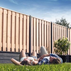 Glad beton met motiefplaten