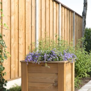 Glad beton met sleufpalen