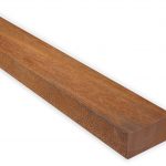 Hardhouten funderingsrand onder wanden